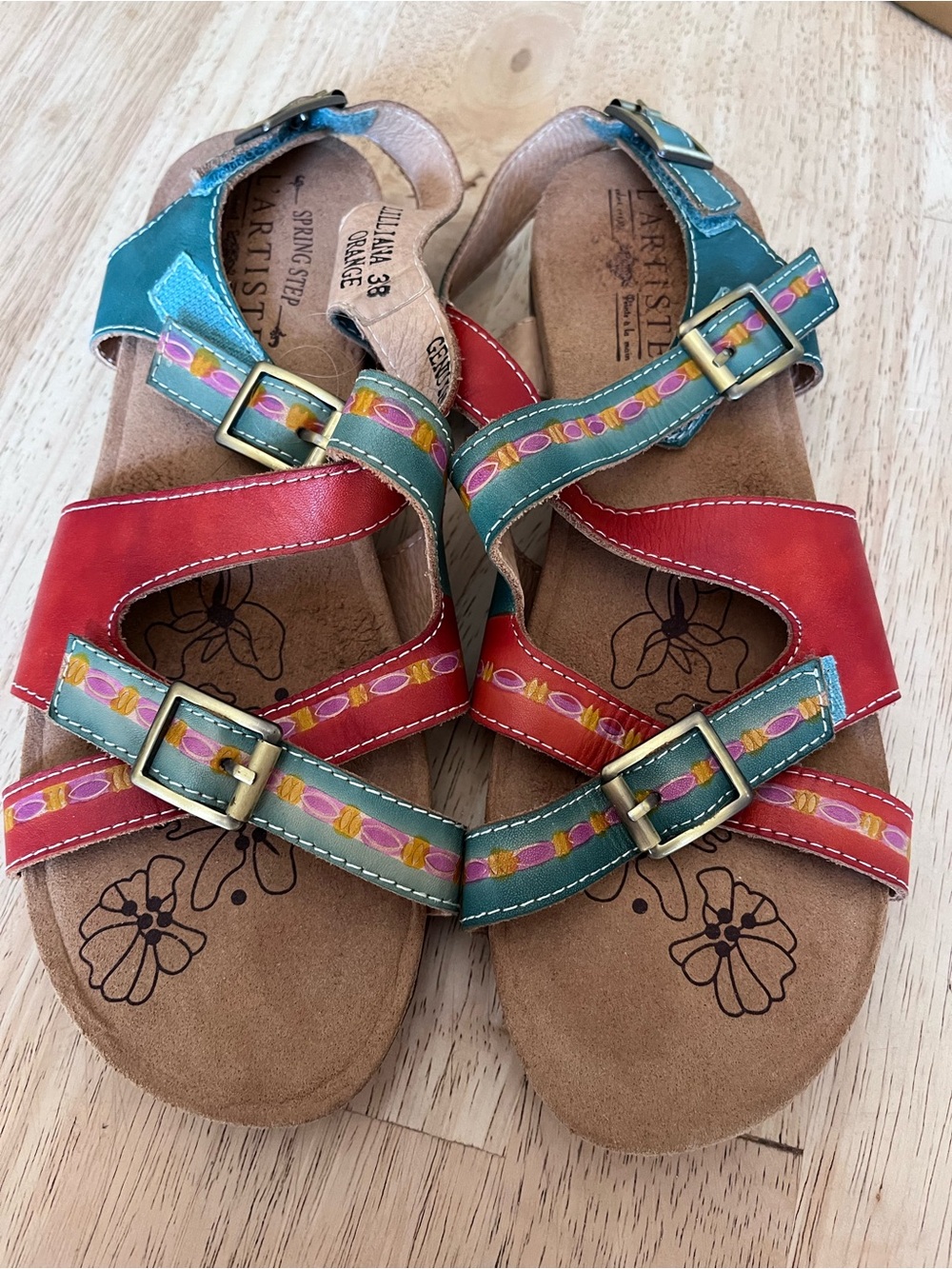 L’artiste Artist-Style Colorblock Strappy Sandals in Teal & Red